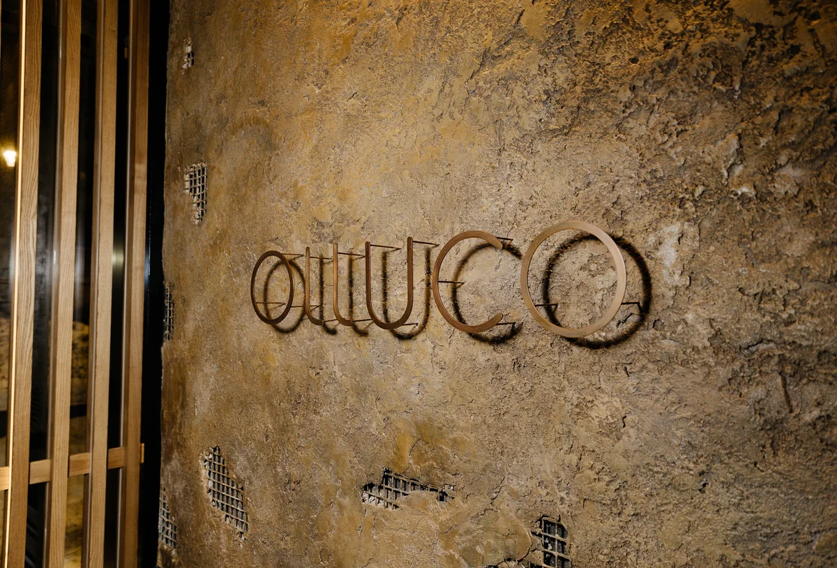 Тёплый фактурный интерьер ресторана Olluco